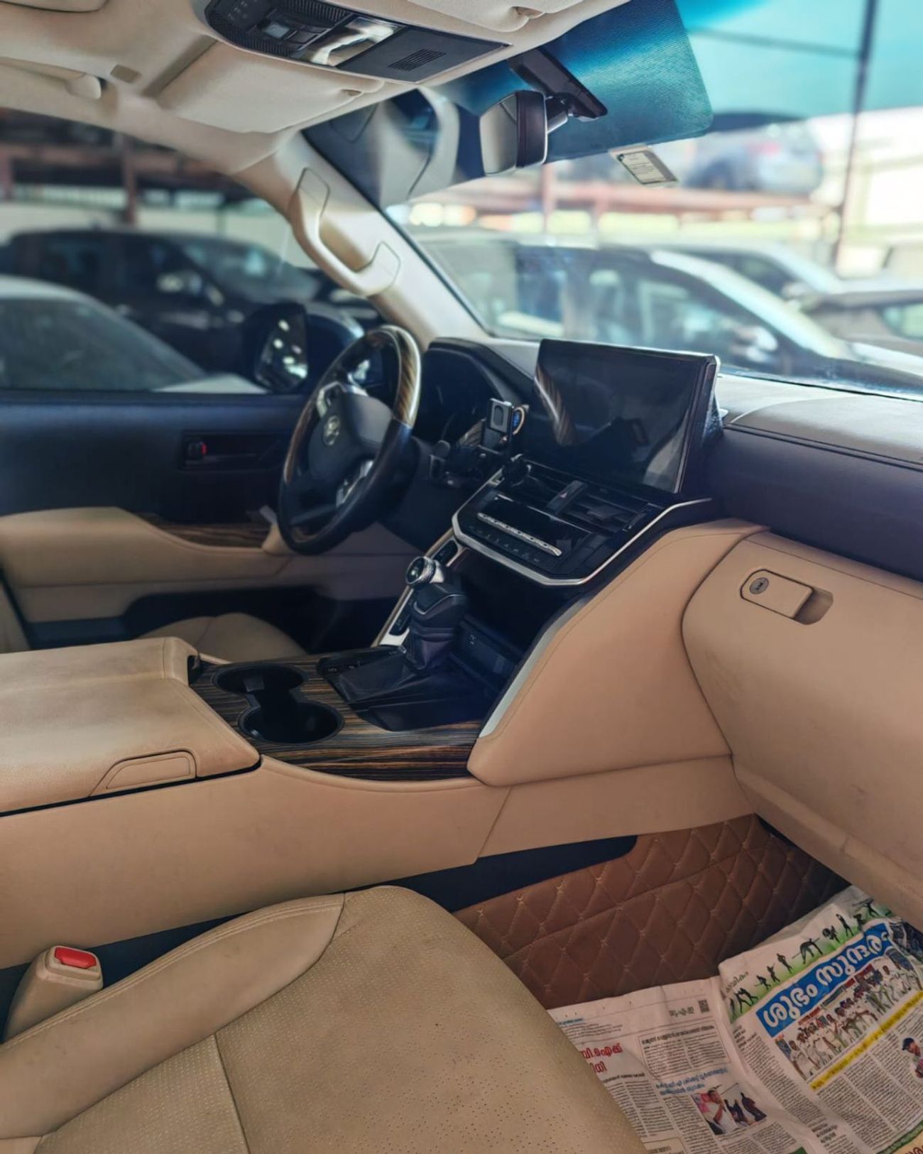 تويوتا لاند كروزر Toyota landcruise 2023model VXR 4.0 petrol Engine Colour White push start Transmission Automatic Int