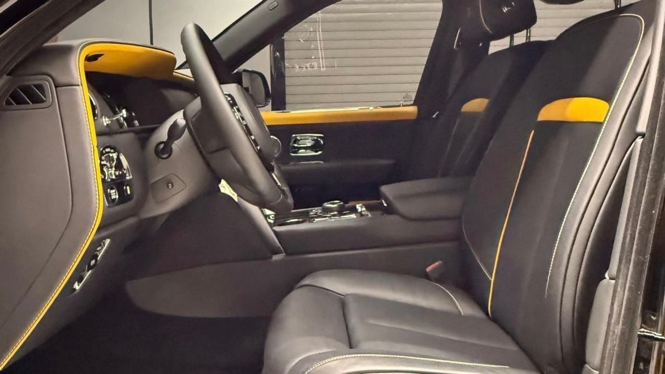 Rolls-Royce Cullinan Silver badge