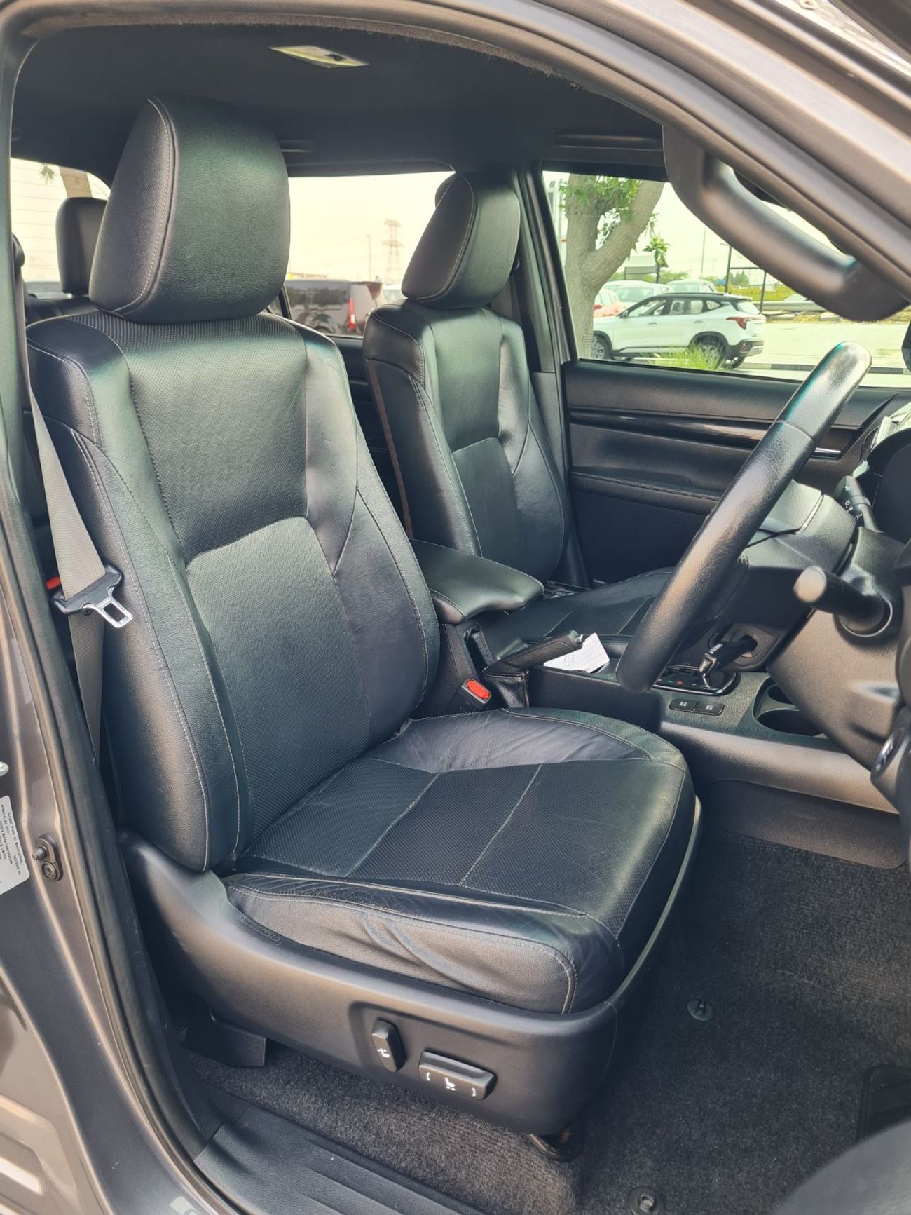 تويوتا هيلوكس TRD Double cabin 2.8L, perfect inside and outside