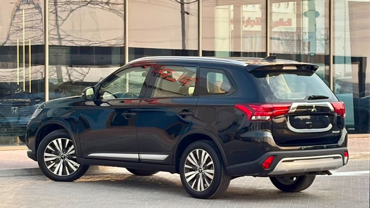 Mitsubishi Outlander GLX HIGHLINE FABRIC 820-Monthly l GCC l 4WD , Cruise, Camera l Accident Free