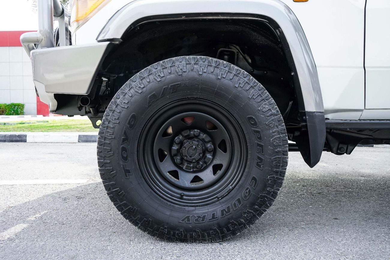 تويوتا لاند كروزر 70 The 2013 Toyota Land Cruiser Hardtop is a rugged, off-road focused SUV from the legendary 70 Series