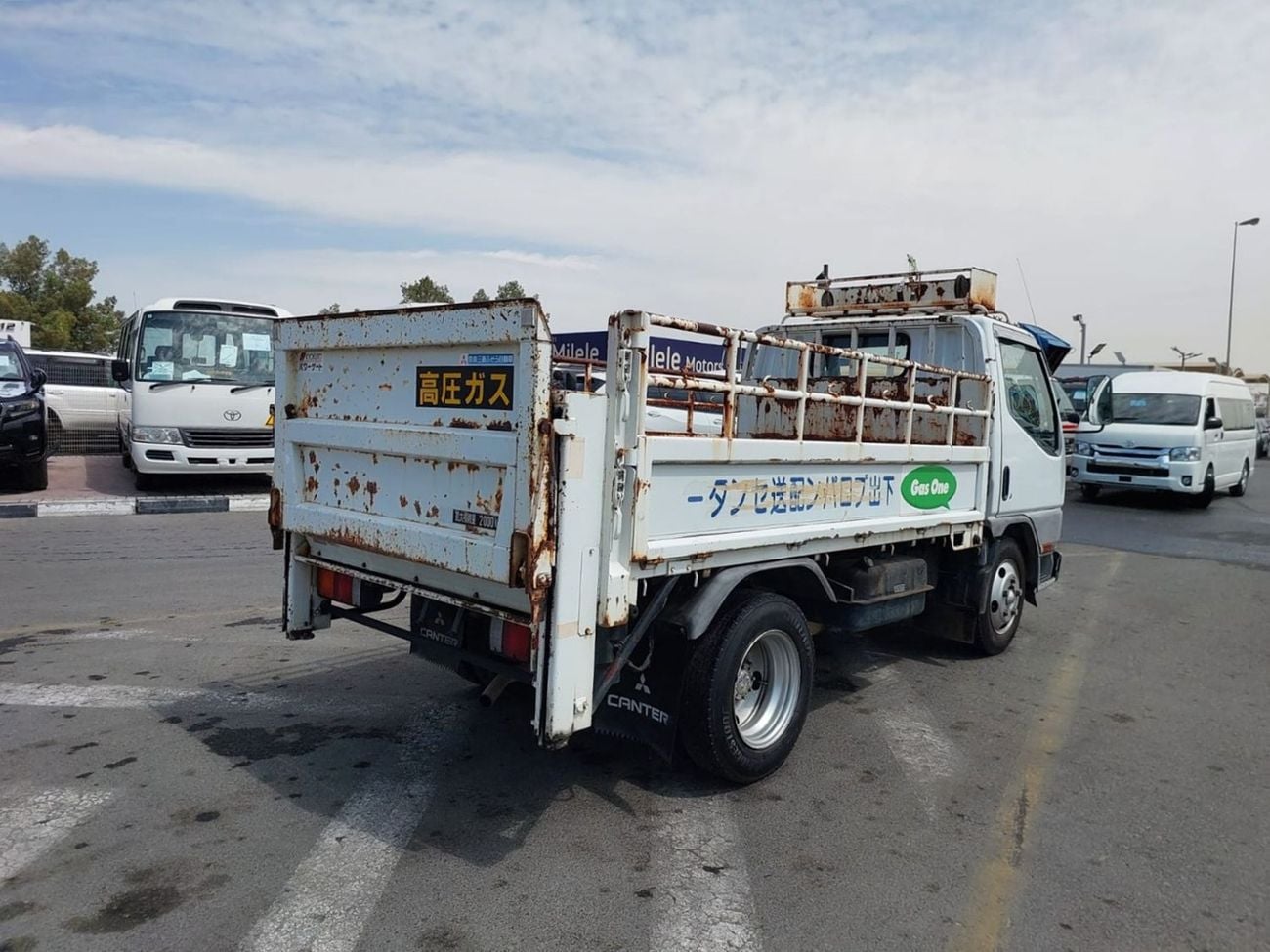 ميتسوبيشي فوسو كانتير (RAMADAN OFFER) MITSUBISHI CANTER TRUCK RHD 1997 MODEL 4.5 L DIESEL MANUAL(PM20794)