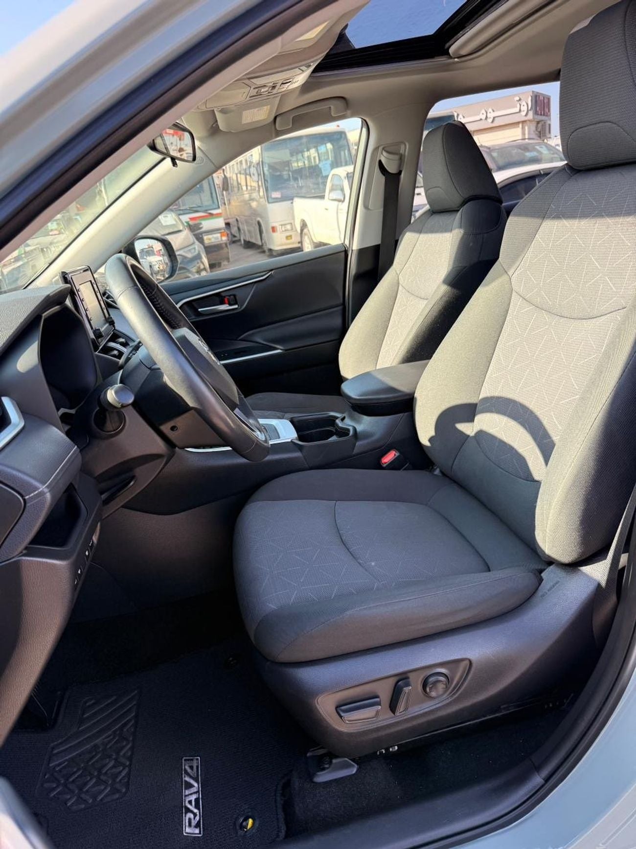 Toyota RAV4 XLE 2.5L