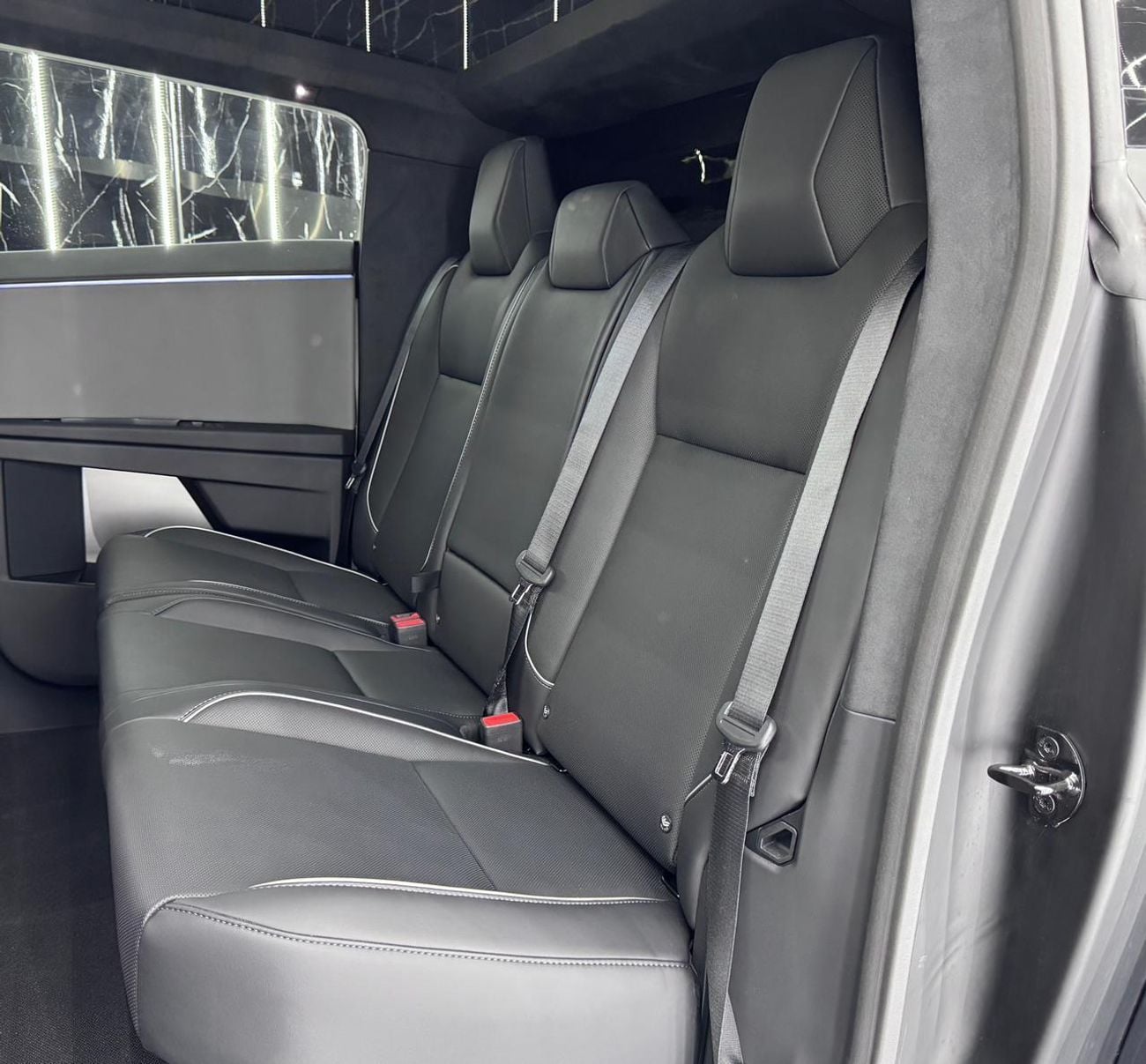 تسلا سايبرتراك Tesla Cybertruck All wheel drive,GCC,600Hp,Excellent,Low kms