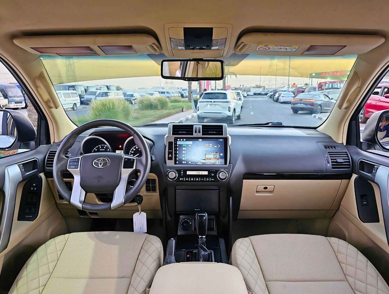 تويوتا برادو GXR V4 2.7L/ 4WD GCC/  LEATHER SEATS/ DVD CAMERA/  TYRE DOWN/  LOW MILEAGE/ LOT#64297