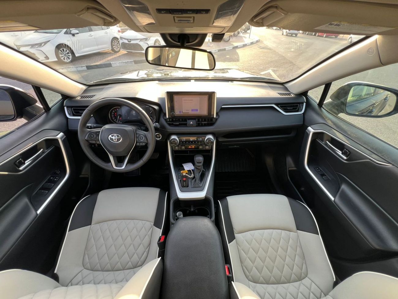 Toyota RAV4 2023 Toyota RAV4, XLE - 2.5L -V4 - 4 Wheel Drive - 4X4 - ELECTRIC  & LEATHER SEATS - PUSH START - Re