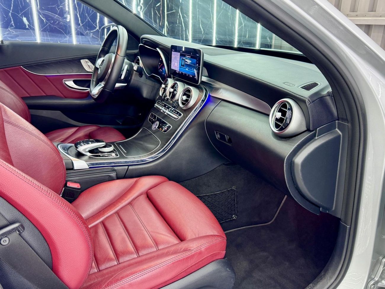Mercedes Benz C300 STD AMG Pack 2.0L 2020 Mercedes-Benz C300e AMG Line with Full Gargash Service History