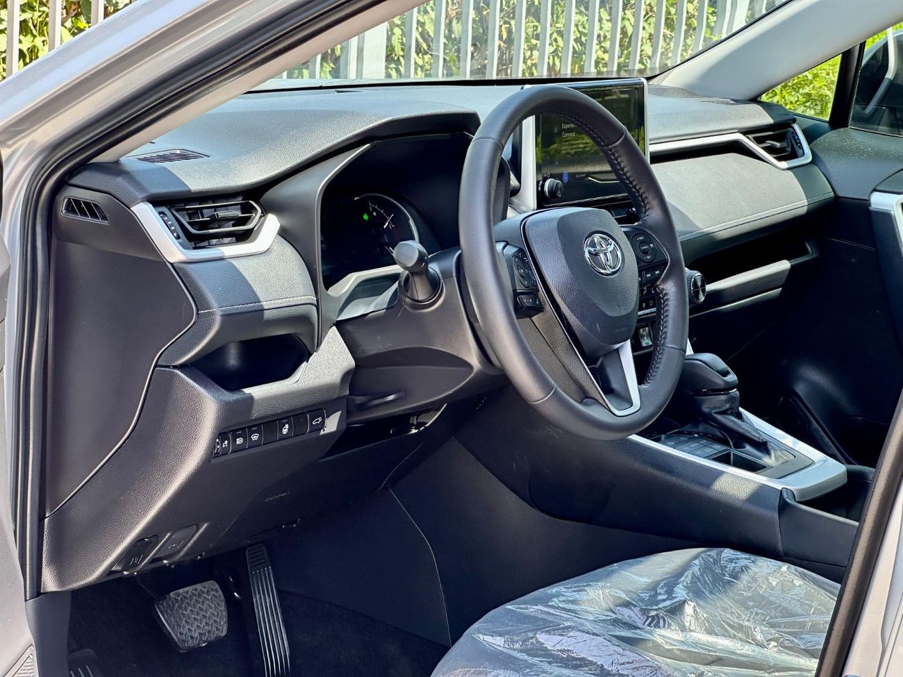 تويوتا راف ٤ Year: 2025  XLE-AWD Full option