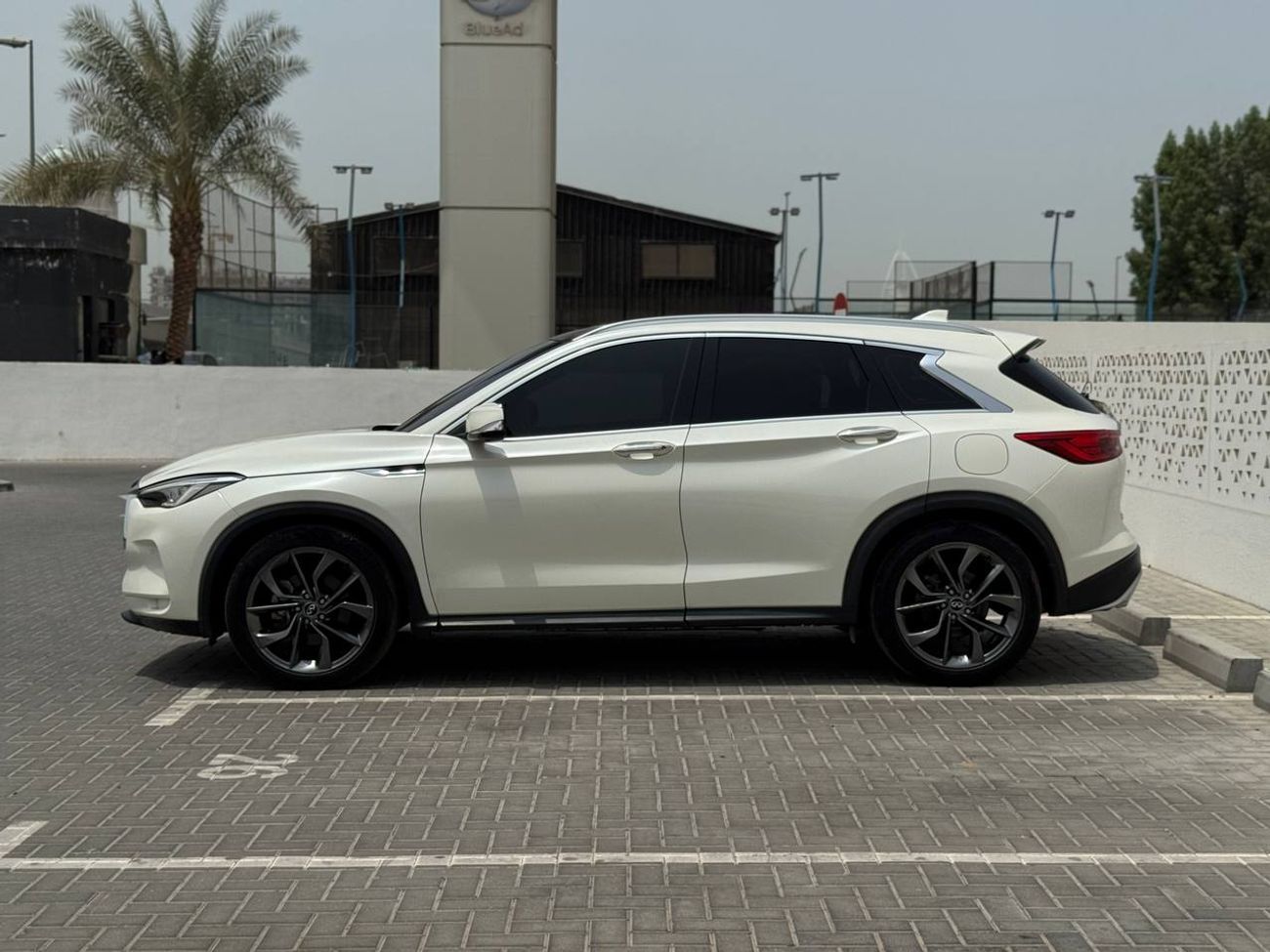 إنفينيتي QX50 2.0T Luxe (AWD)
