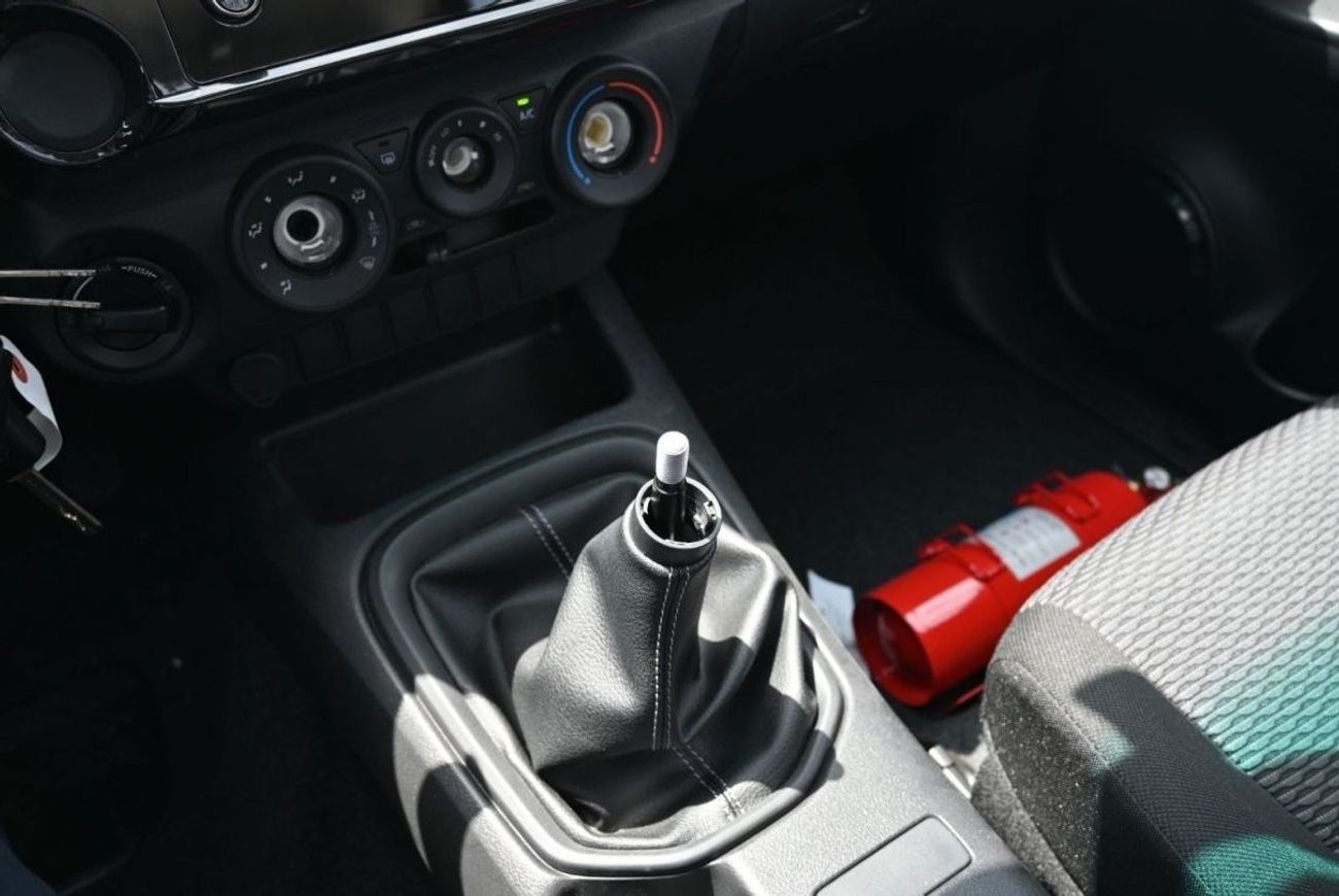 Toyota Hilux Toyota Hilux 2.4L Diesel Manual, 4WD Color White Model 2023