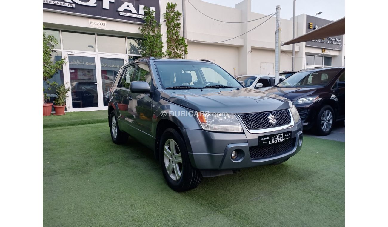 Suzuki Vitara Model 2008 coupe, gray color, imported from Canada, number one, leather hatch, cruise control, in ex