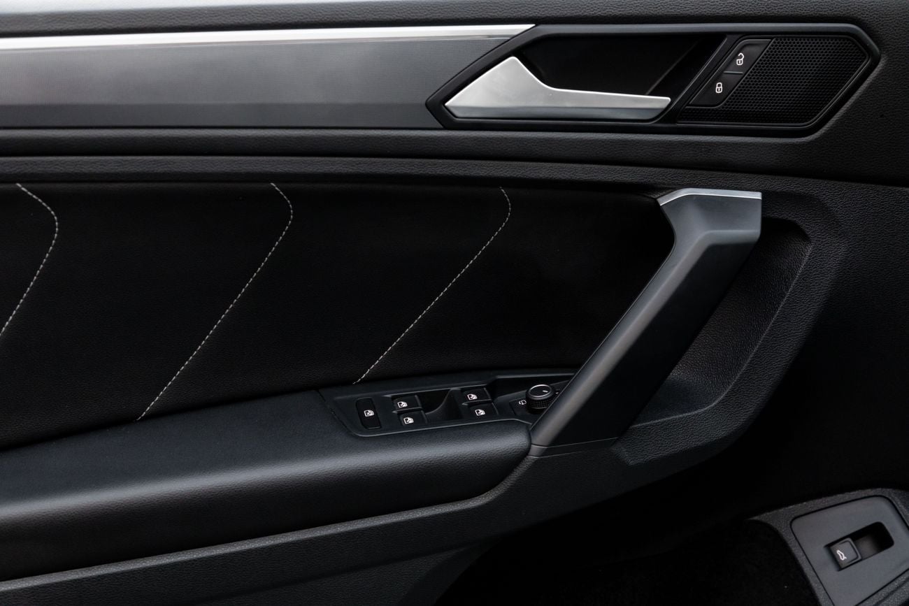 Volkswagen Tiguan Tiguan R-Line | 1,567 P.M | 0% Downpayment | FULL AGENCY HISTORY!