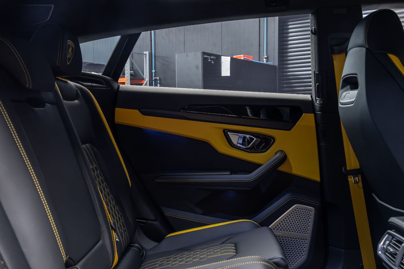 Lamborghini Urus Urus SE + B & W + Panorama + Massage seats + Ambient