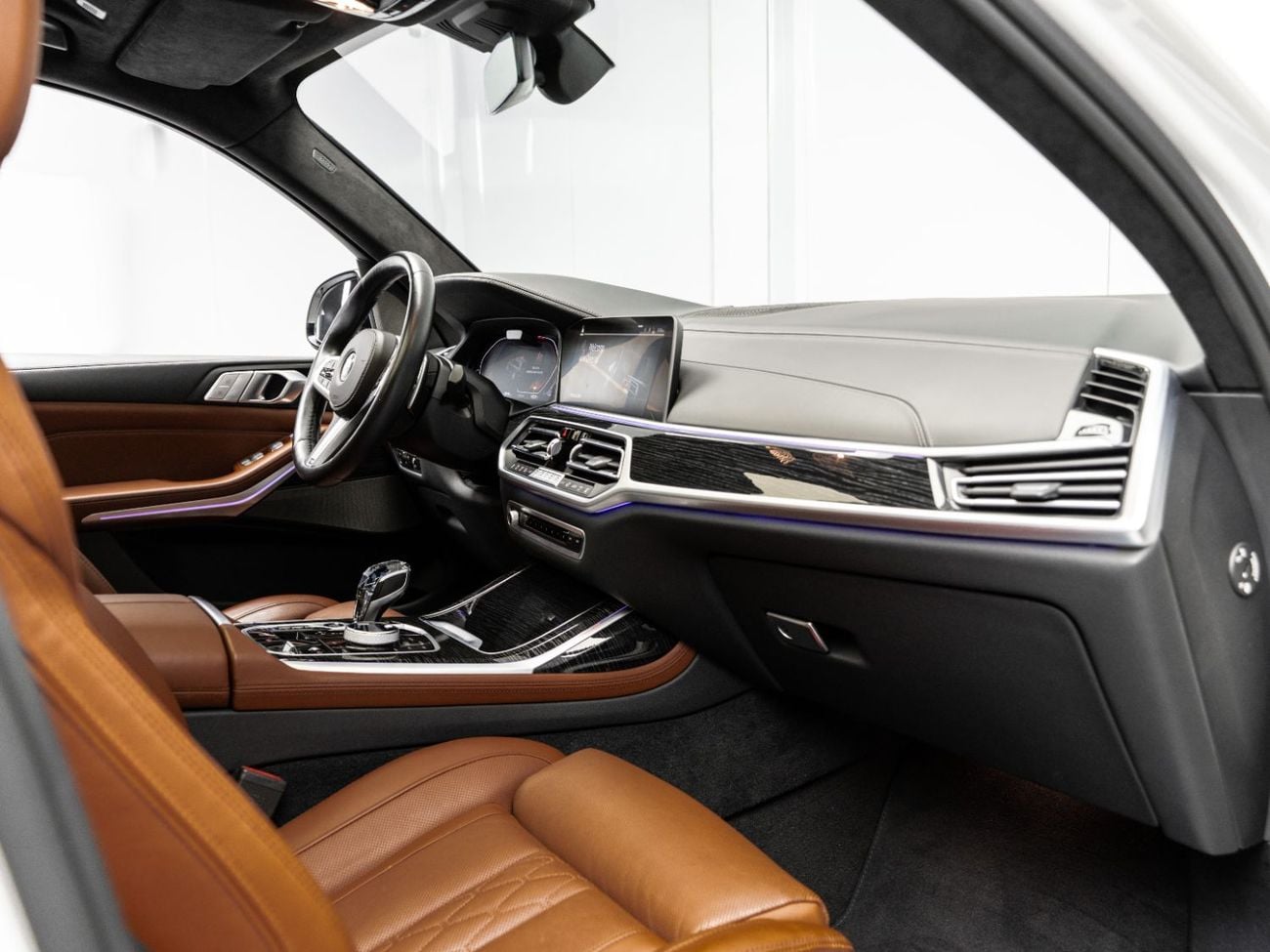 بي أم دبليو X7 2022 BMW X7 xDrive 40i, 3.0L TC I6, 4WD, 375 bhp, 7 Speed Automatic