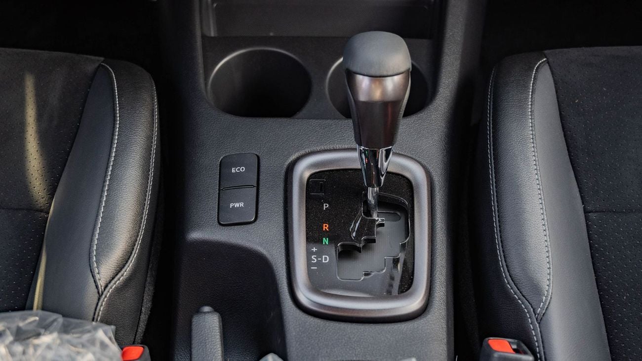 تويوتا هيلوكس 2026 Toyota Hilux GR-Sport 4.0L AT Petrol (White)