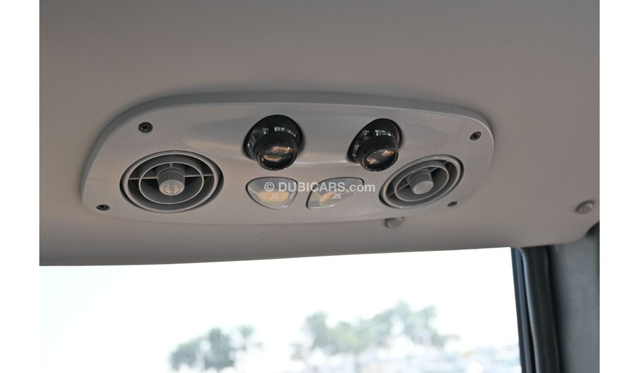 Hyundai County Hyundai County Bus 3.9L Diesel Features: Manual Transmission, 28+1 Seater, Automatic Door Color: Bei