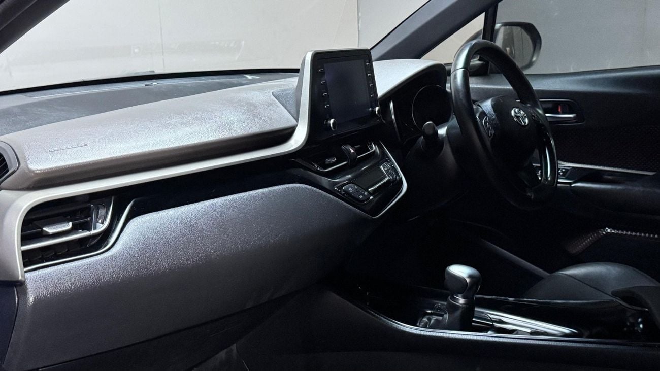 تويوتا CHR 2022 HYBRID 1.8CC PUSH START **360 CAMERA** | ALLOY RIMS | DIGITAL AC I LEATHER INTERIOR