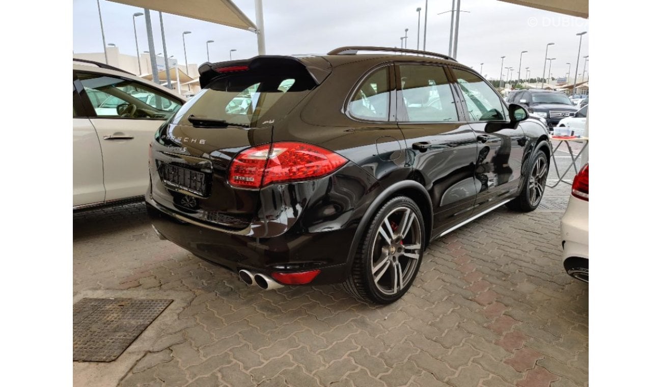 Porsche Cayenne S 2013 model full options GCC specs service history available