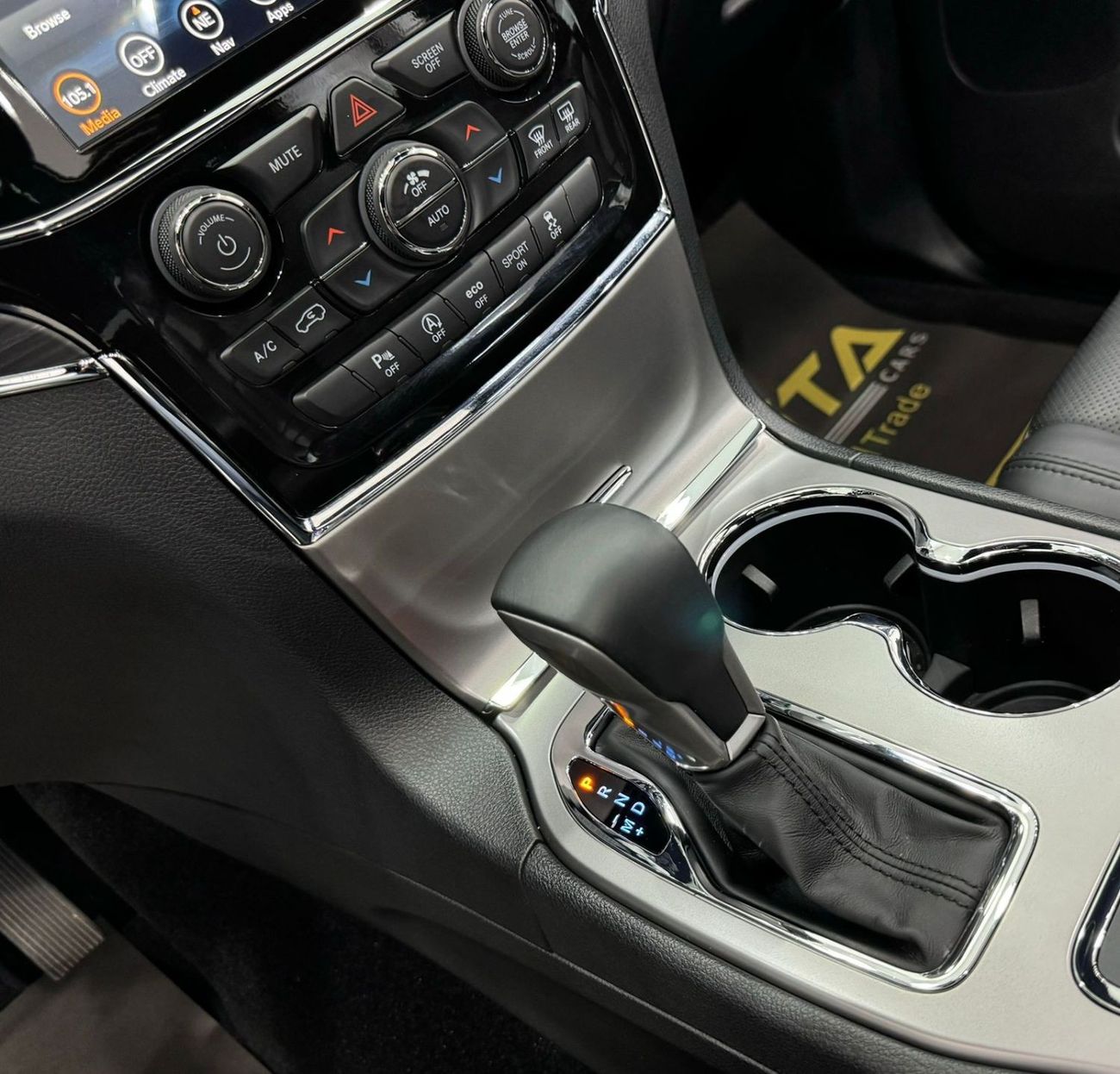 جيب جراند شيروكي 2021 Jeep Grand Cherokee Limited, 2027 Jeep Warranty, 2025 Jeep Service Pack, Full Options, GCC