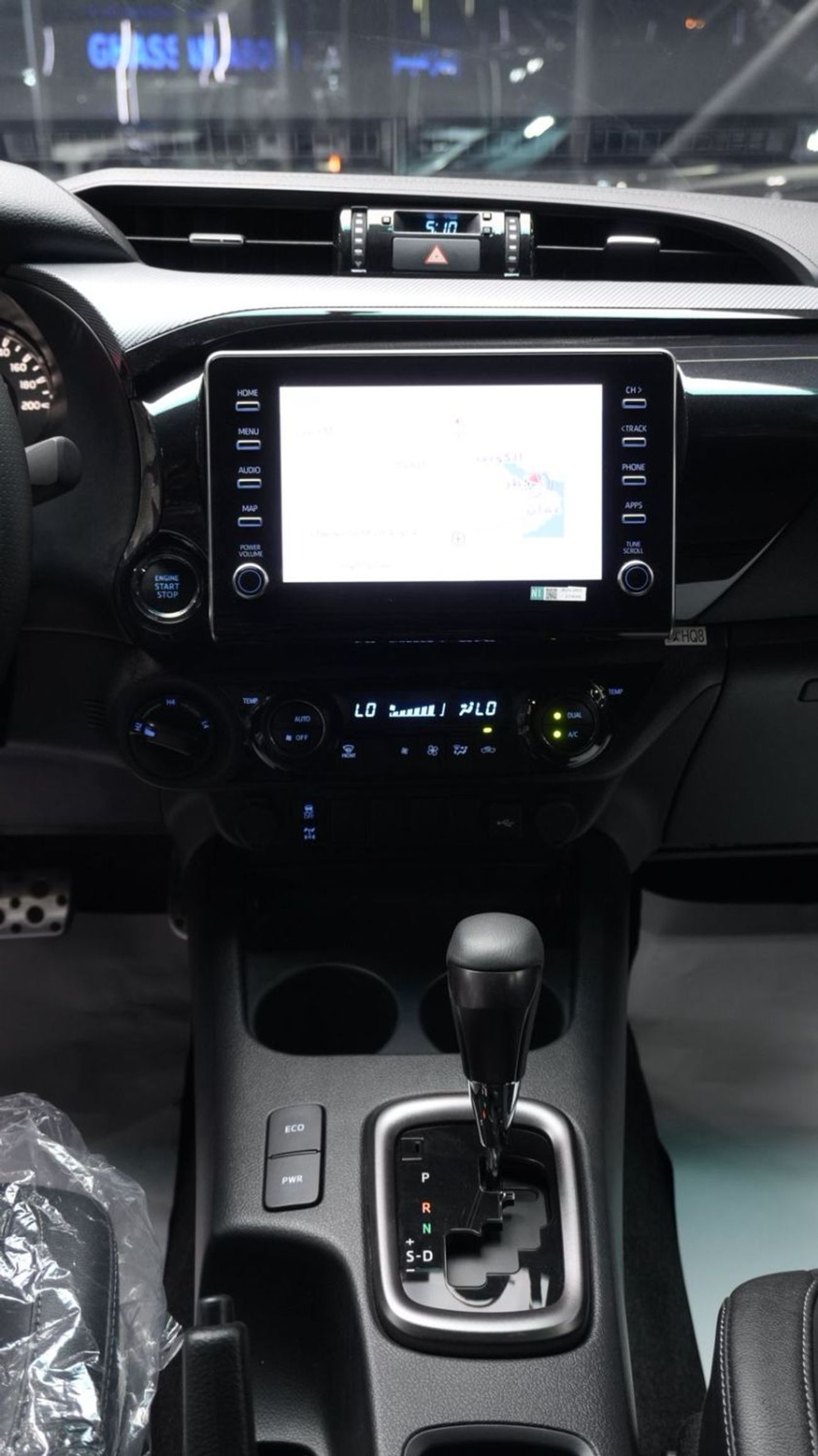 Toyota Hilux GR Sport 4.0L Hilux GR Sport - Saudi Specs 4.0L - 2025