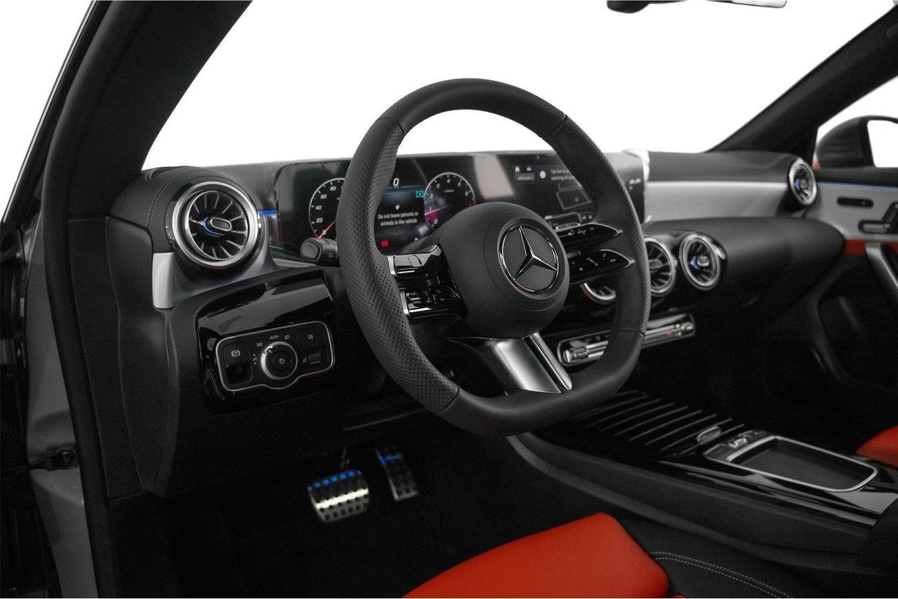 Mercedes-Benz CLA 200 Premium 2.0L Premium 1.3L