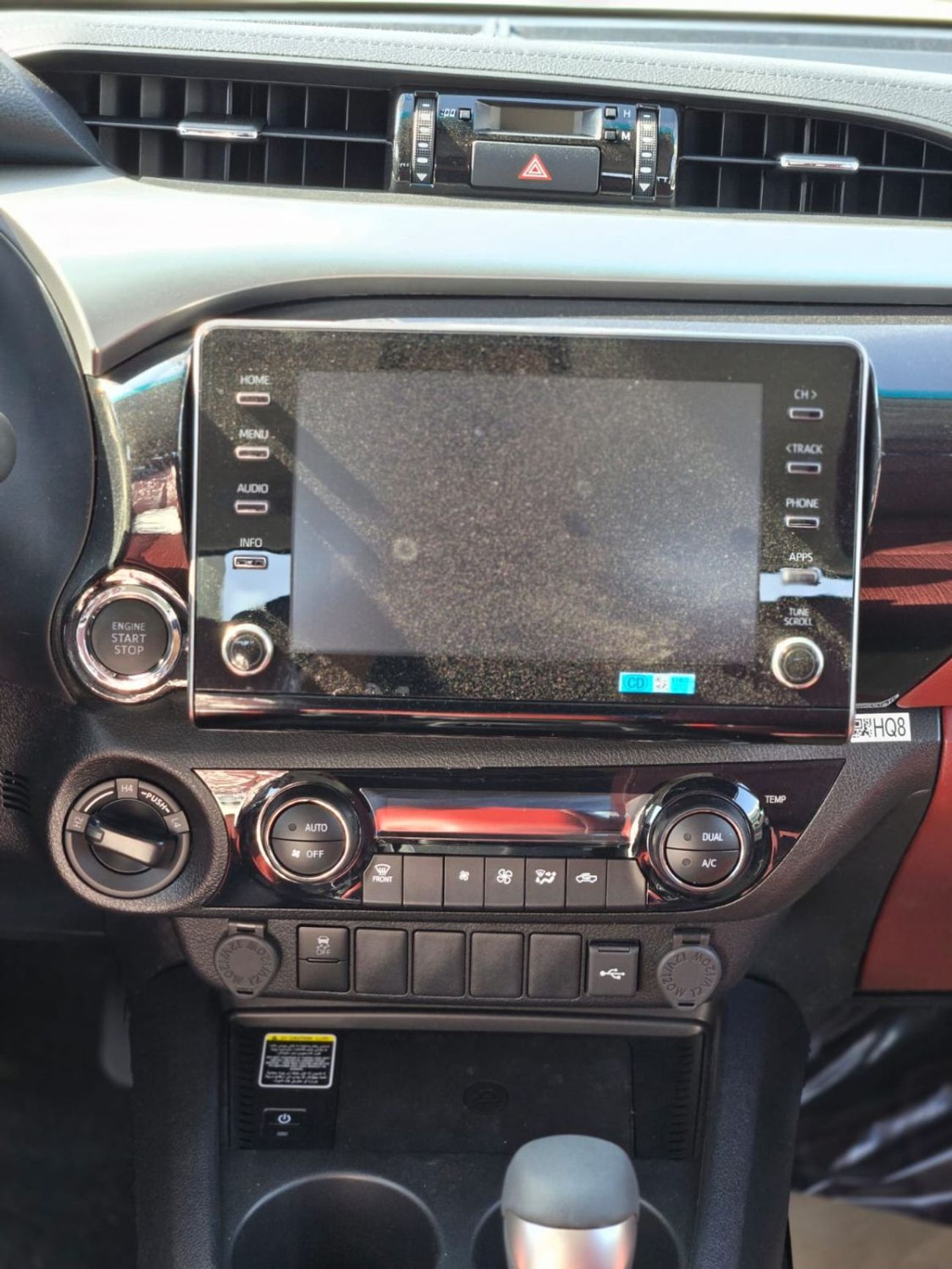 Toyota Hilux 2.7L PETROL A/T GLXS SPS DOUBLE CABIN FULL OPTION PICKUP