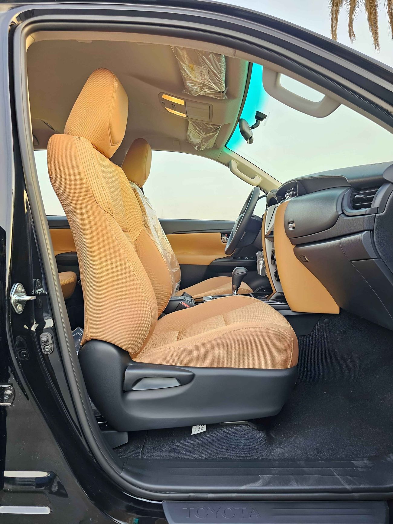 Toyota Fortuner 2.7L Petrol / 4WD / Alloy Wheel / CODE#FP27F