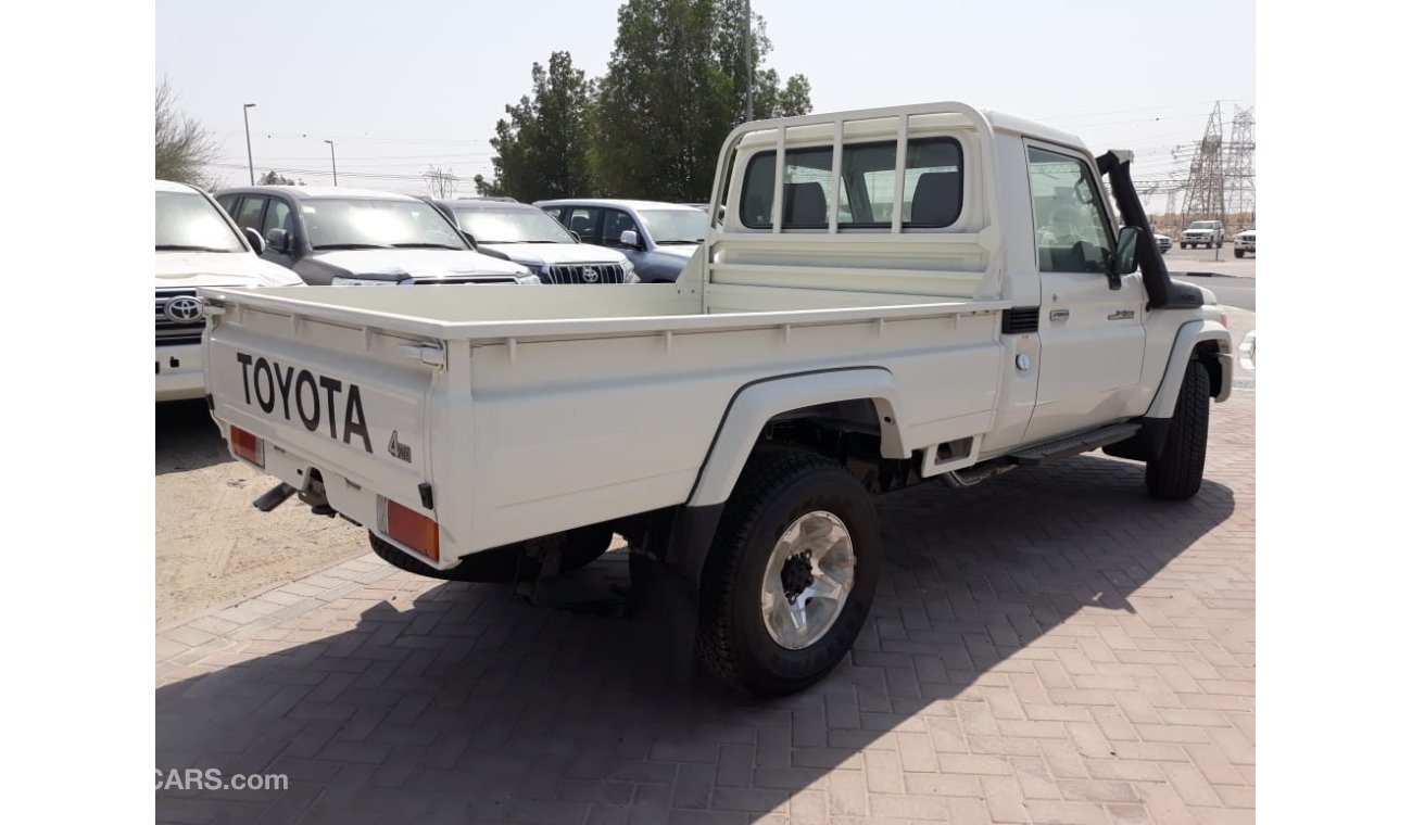 Toyota Land Cruiser Pick Up Diesel 4.2L WITH OVER FENDER AND POWER OPTIONS