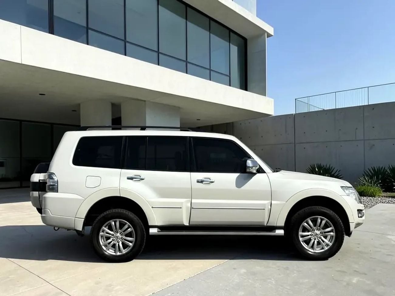 ميتسوبيشي باجيرو LT AED 1,360 P.M | 0% DOWN PAYMENT | MITSUBISHI PAJERO GLS | 3.8L V6 | 2020 | GCC SPECS