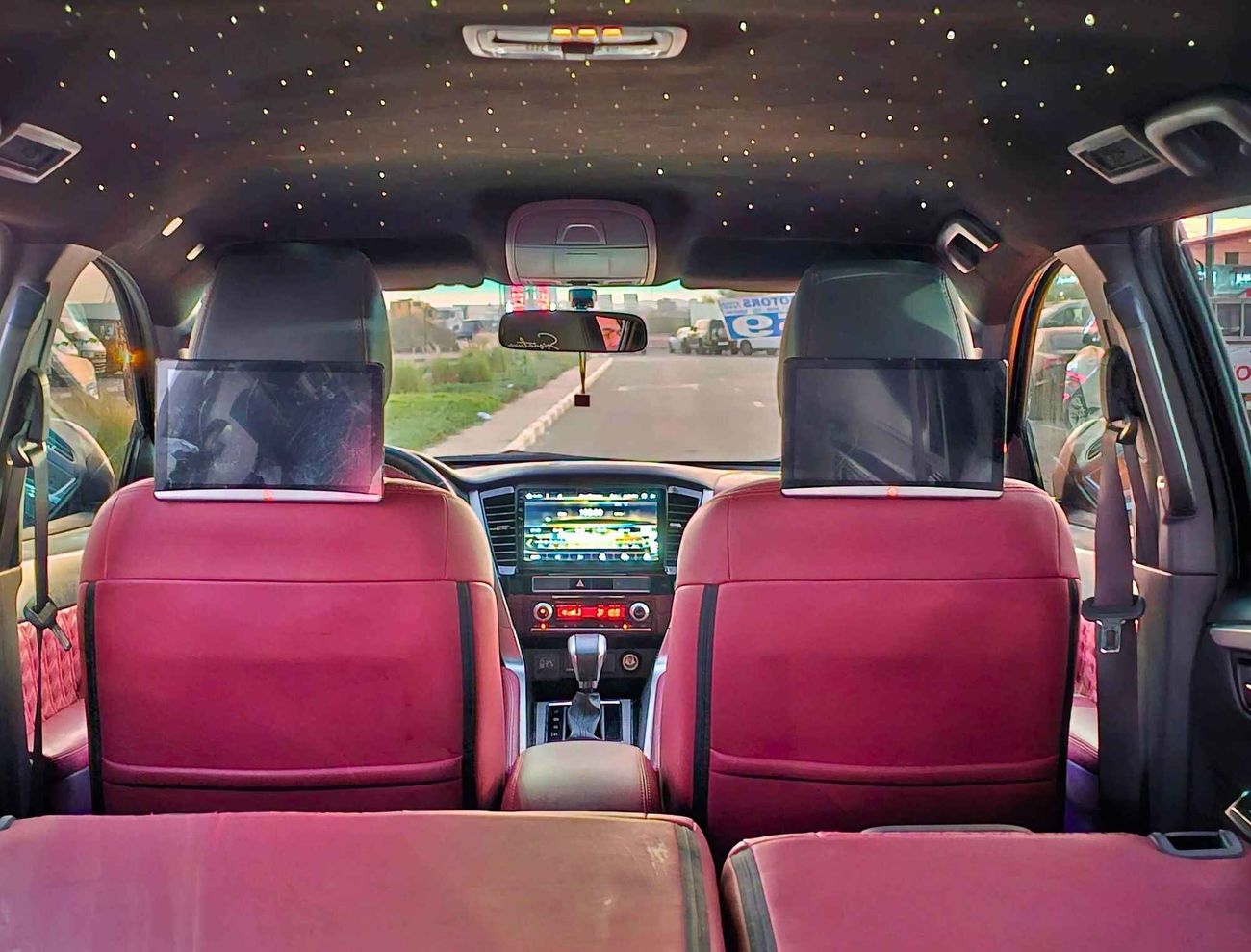 ميتسوبيشي مونتيرو / SIGNATURE  EDITION/ FULL OPT/ CUSTOM  INTERIOR/ 1075 MONTHLY / LOT#11172