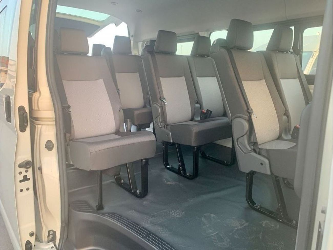 Toyota Hiace COMMUTER HR 2.800cc DSL - 14 SEATER - M/T - 23MY