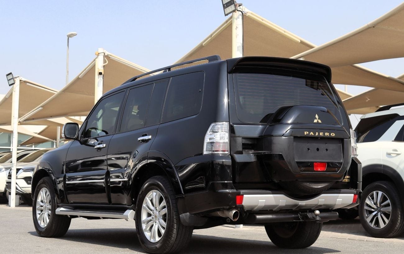 ميتسوبيشي باجيرو GLS H/L ROCKFORD PLATINUM خالية من الحوادث - خليجية - طلاء أصلي - حالة ممتازة من الداخل والخارج - 3800 سي سي - كاملة