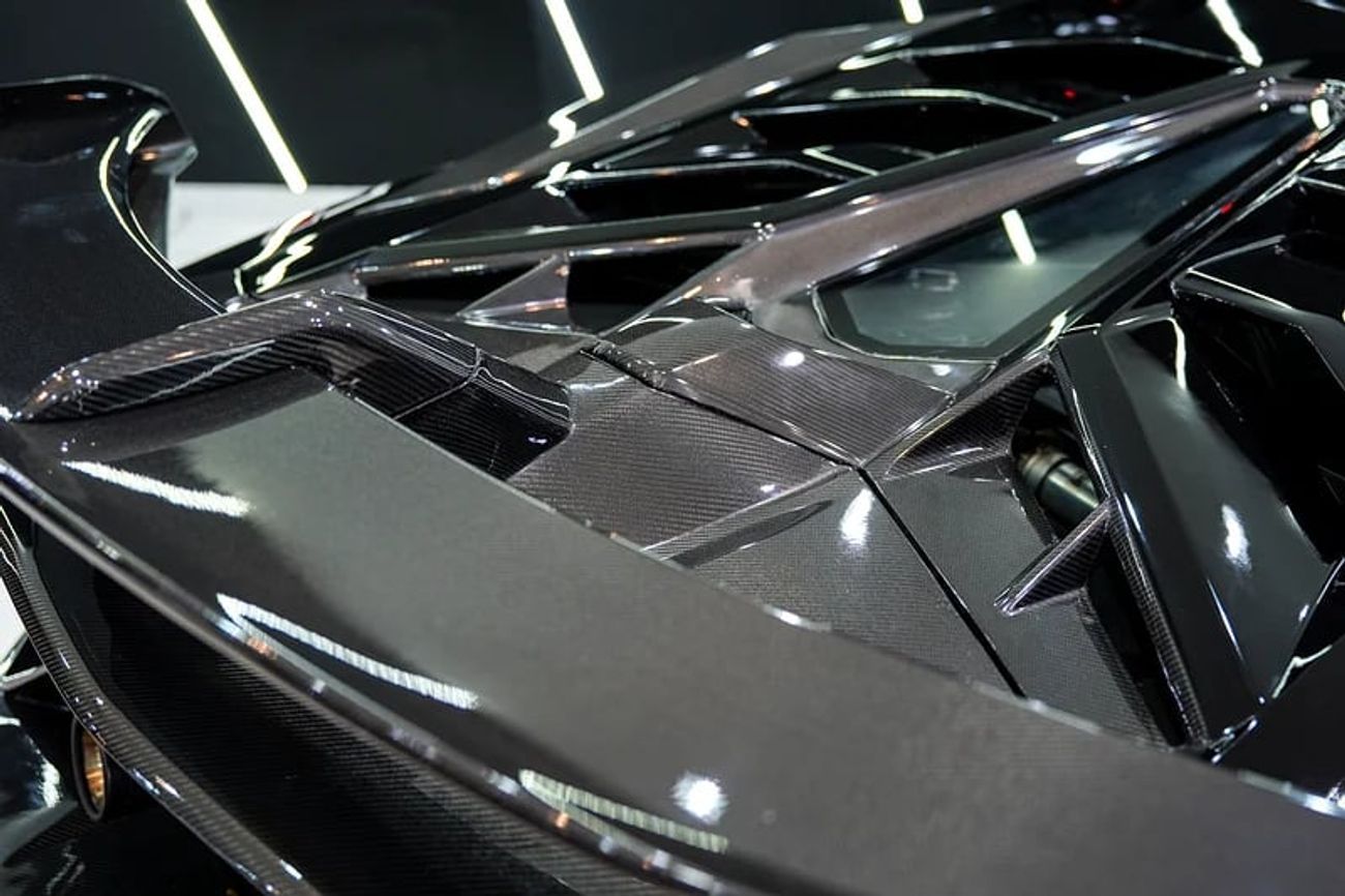 لامبورغيني أفينتادور SVJ Body Kit, Full Carbon Package, Front Lift, Very Low KM, GCC Specs!!