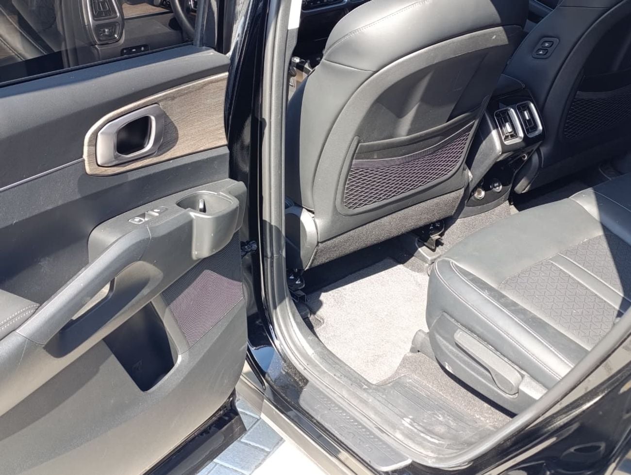Kia Sorento LX Base 2.4L AWD Base 2.2L AWD