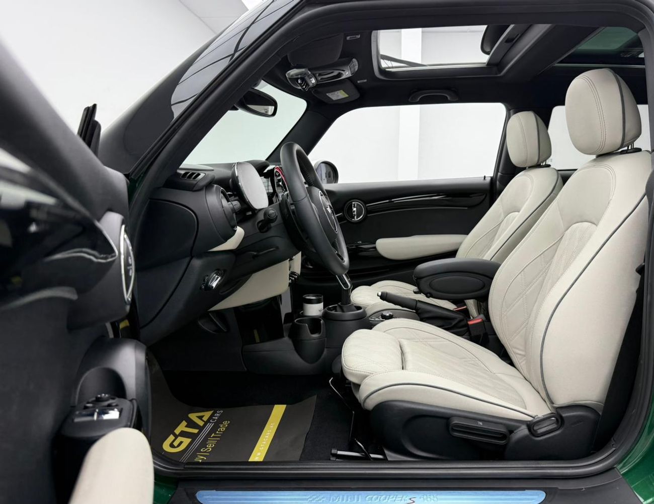 ميني كوبر S 2.0L (4 Seater) 2023 MINI Cooper S, Warranty, 2026 MINI Service Pack, Very Low Km, Fully Loaded, G