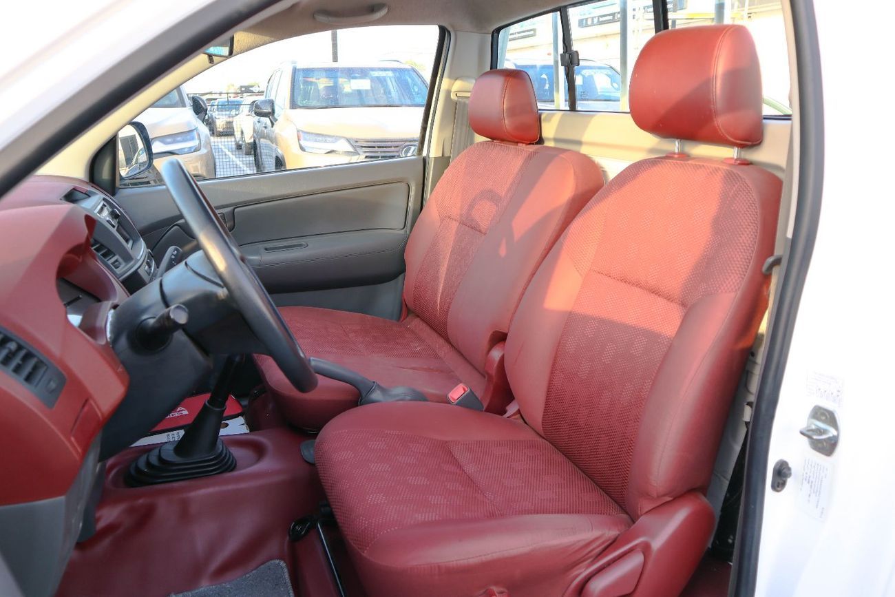 Toyota Hilux toyota hilux 2.7L 2013 model kilometer 6577