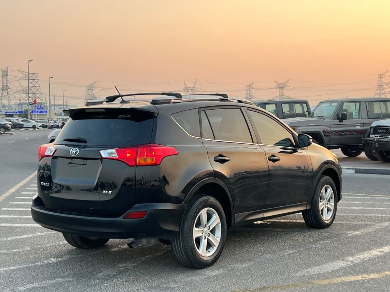 Toyota RAV4  2014 Toyota Rav4 XLE Full Option 2.5L V6 - Sunroof  Rear Camera - Rims