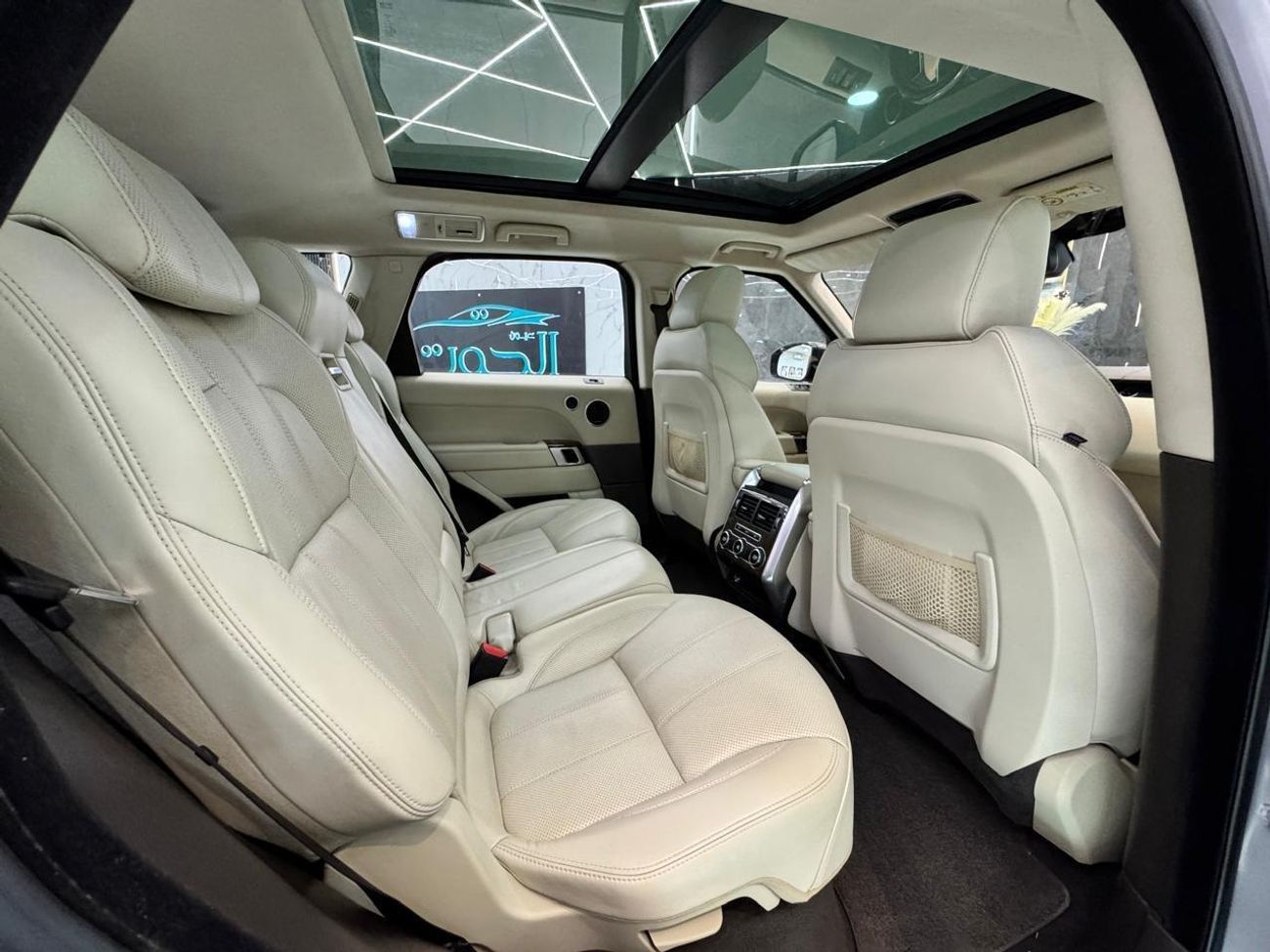 Land Rover Range Rover Sport Supercharged 5.0L ICONIC RANGE ROVER SPORT || STYLISH AND VERSATILE || GCC || PERFECT CONDITIONS ||