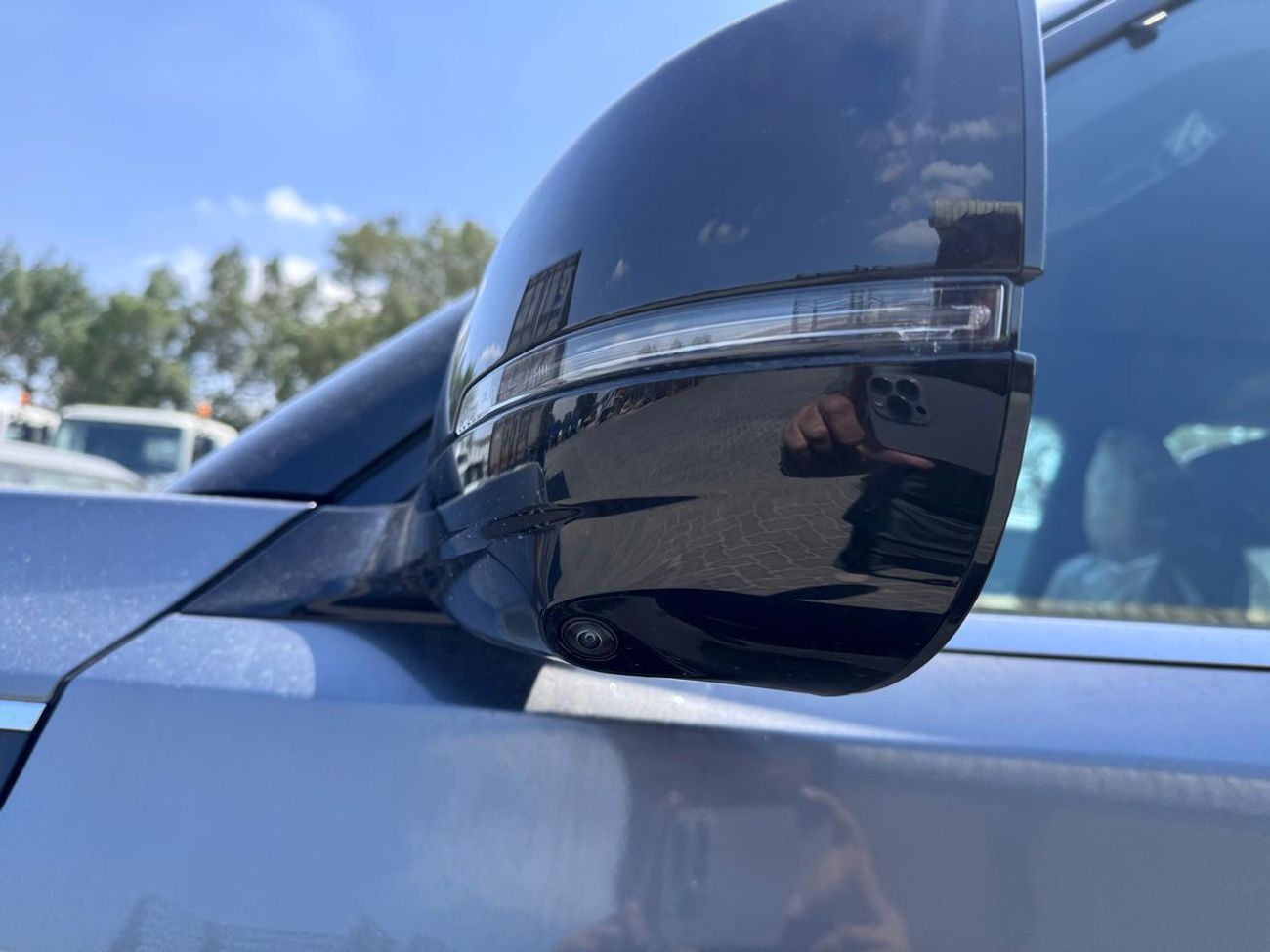 Nissan Patrol SE Platinum City 3.8L (Ext _GRAY WITH BLACK ROOF Inter_TAN)