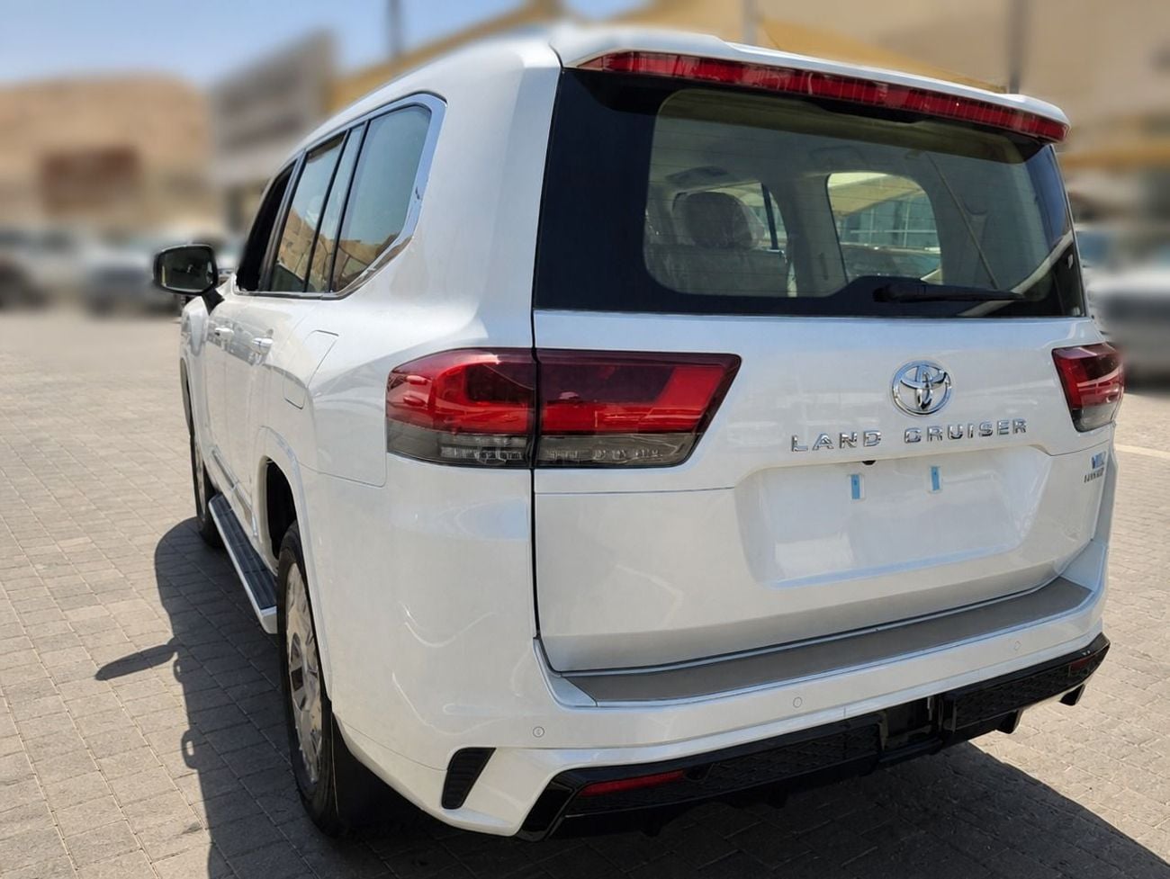 تويوتا لاند كروزر 2024 Toyota Land Cruiser LC300 VX-V Limited (High-Option with Radar) 7-Seater 4.0L V6 Petrol A/T 4WD
