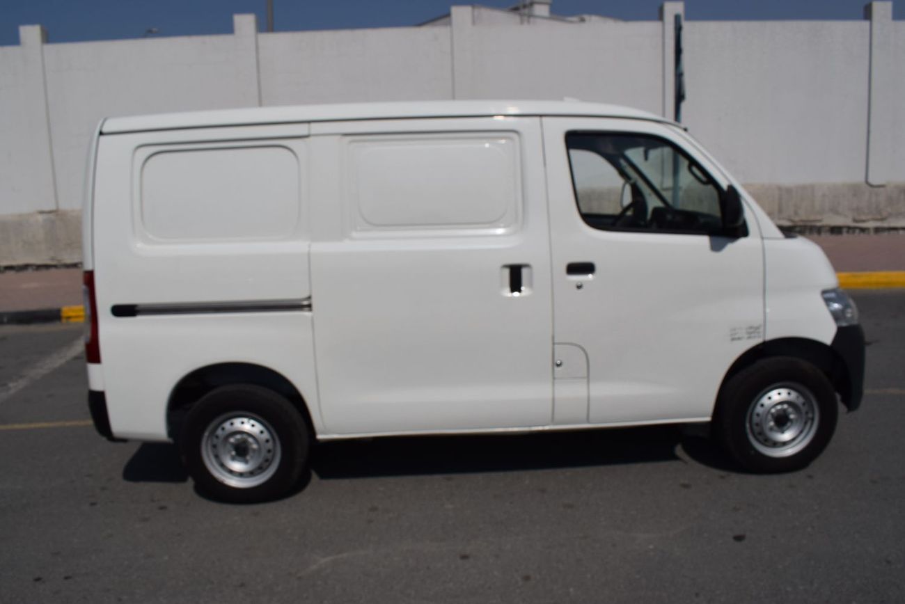 تويوتا لايت آيس Standard Van