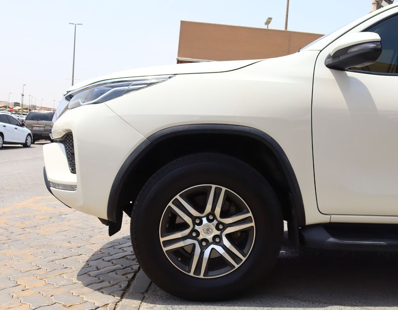 تويوتا فورتونر تيوتا فوتشنر موديل 2022خليجى بمحرك 4000  سى سى و6سلندر وممشى  KM 75000 بسعر 105000درهم