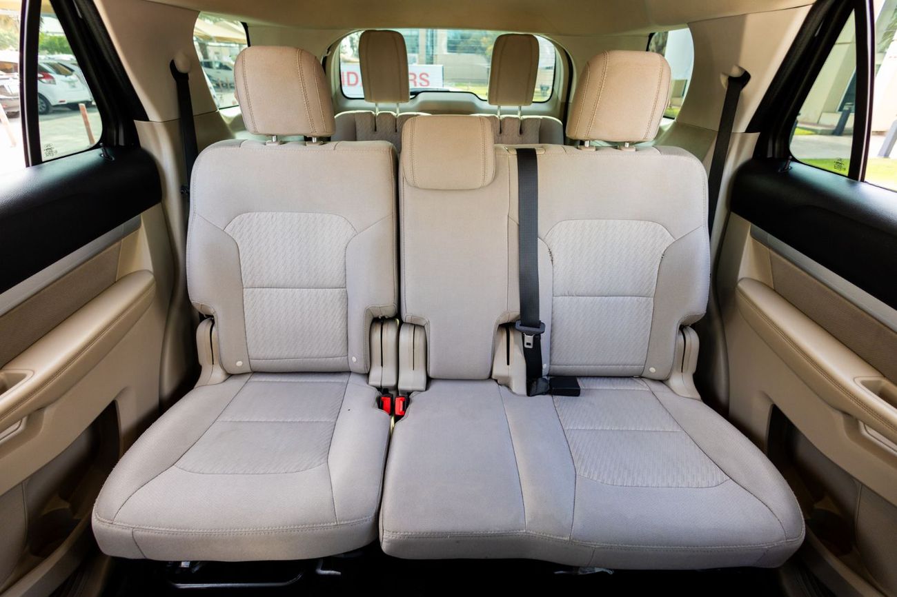 Ford Explorer Std 3.5L 4WD