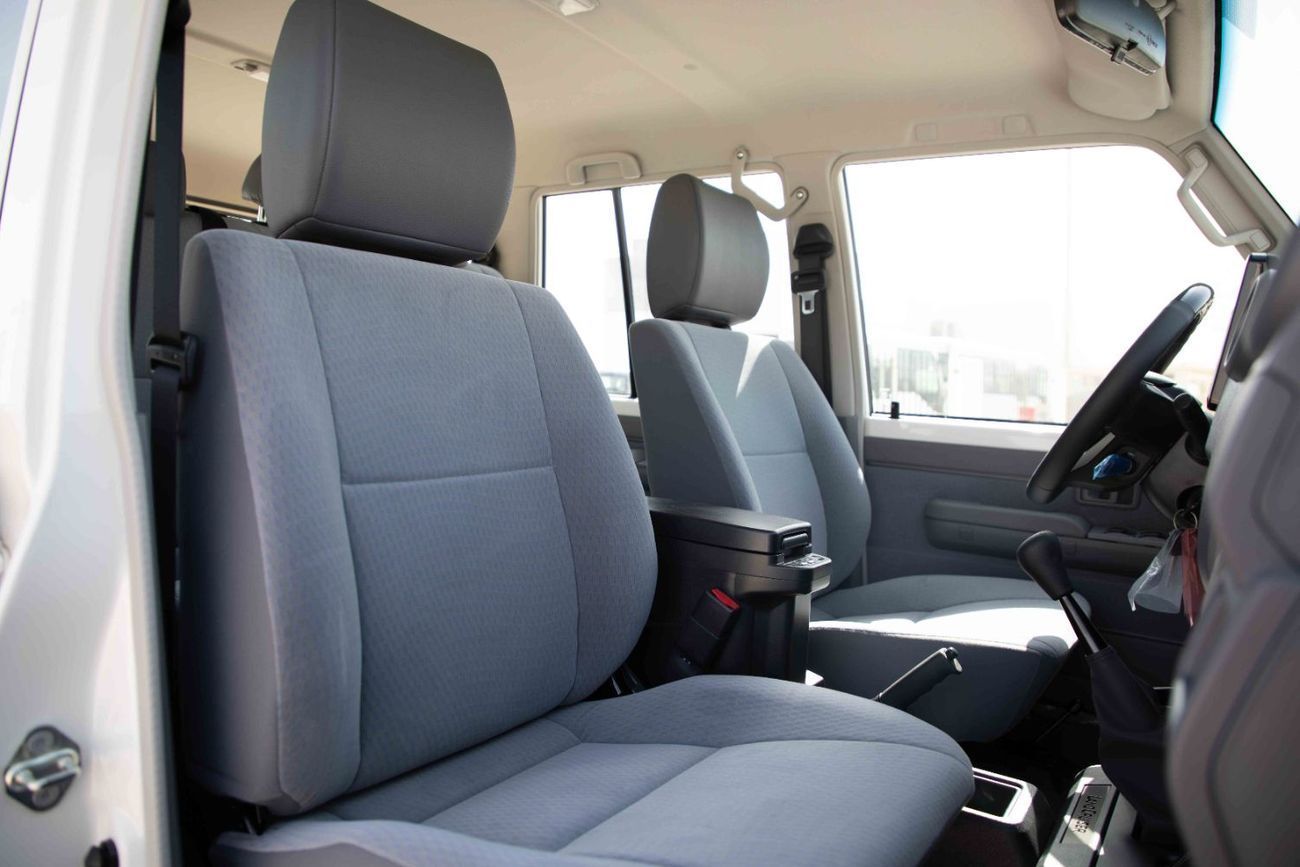 تويوتا لاند كروزر LC76 Hardtop LX 4.0L - Manual - White Inside Bluish Grey | Export Only