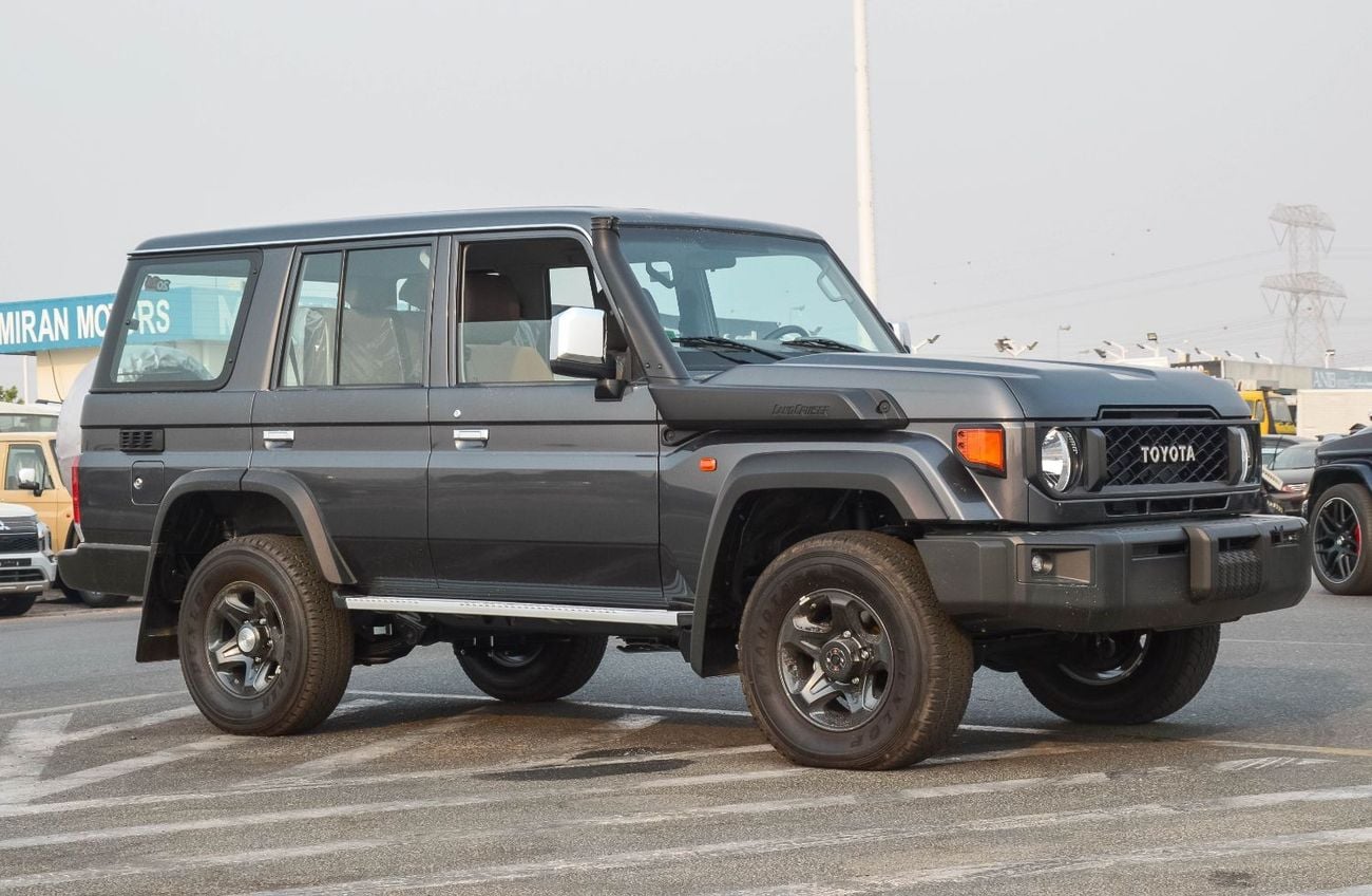 Toyota Land Cruiser 70 TOYOTA LAND CRUISER 76 4.5L 4WD MT 5DOOR SUV 2024