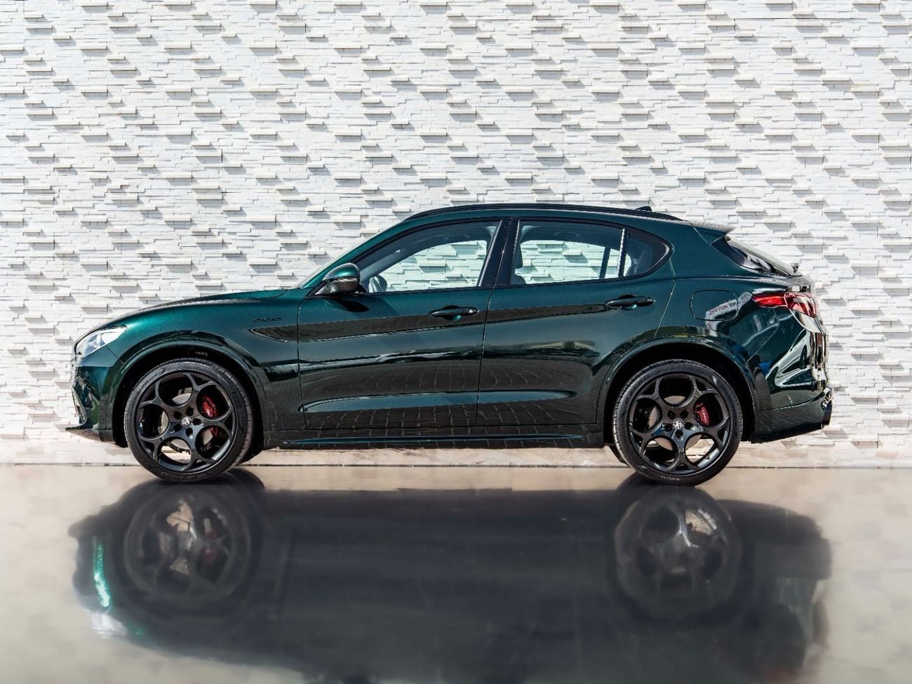 ألفا روميو ستيلفيو Veloce 2.0L