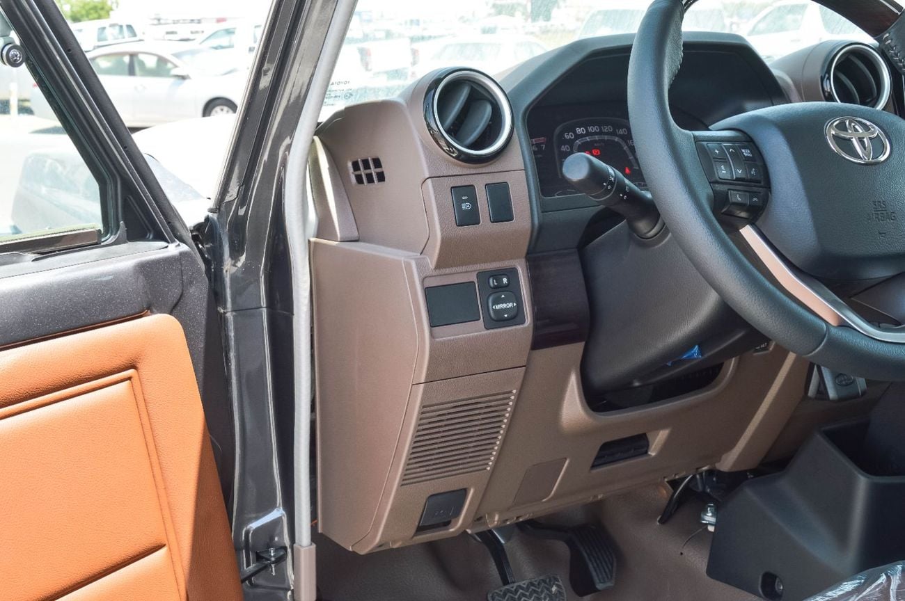 تويوتا لاند كروزر بيك آب TOYOTA LAND CURISER 79 4.0L 4WD PETROL SC PICKUP 2025