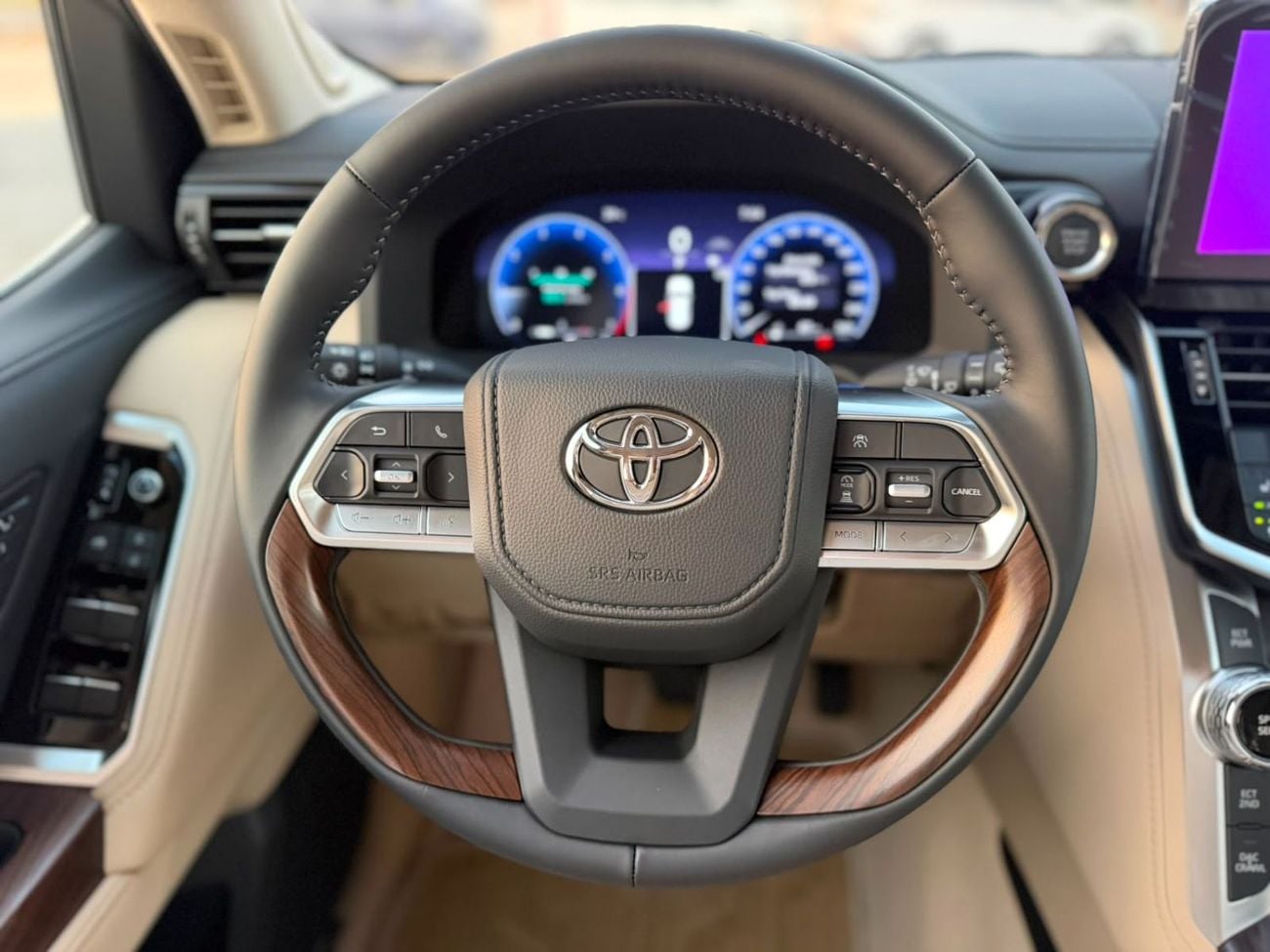 Toyota Land Cruiser VXR FUTTAIM SPECS