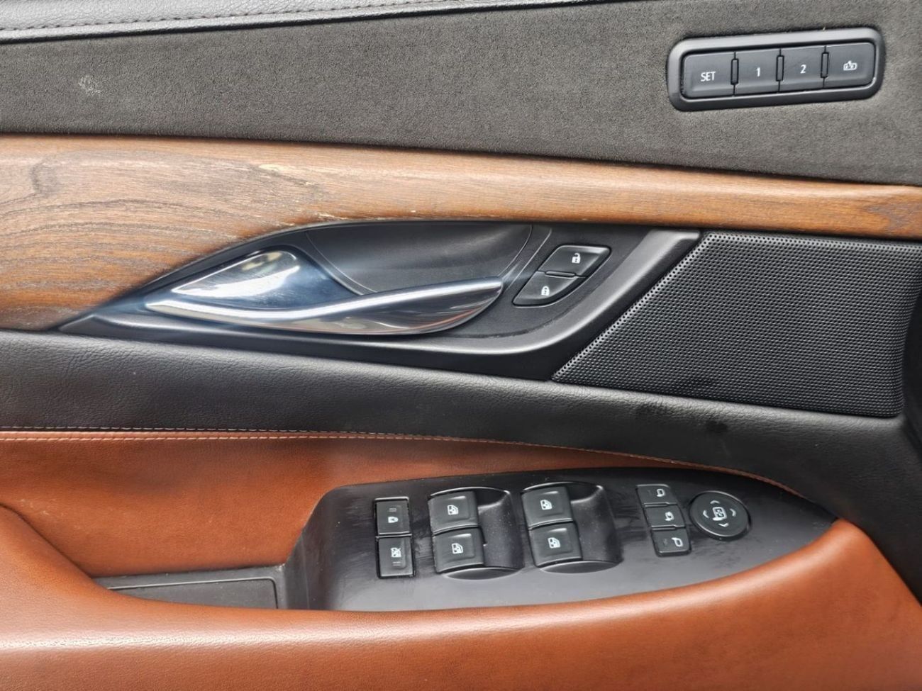 كاديلاك إسكالاد Premium Luxury Platinum 6.2L 4WD