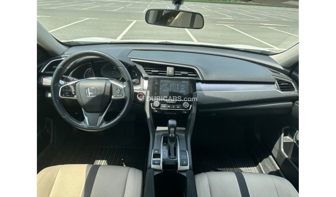 هوندا سيفيك LX سبورت موديل 2018 حاله ممتازه جدا من الداخل والخارج فل مواصفات فتحه سقف